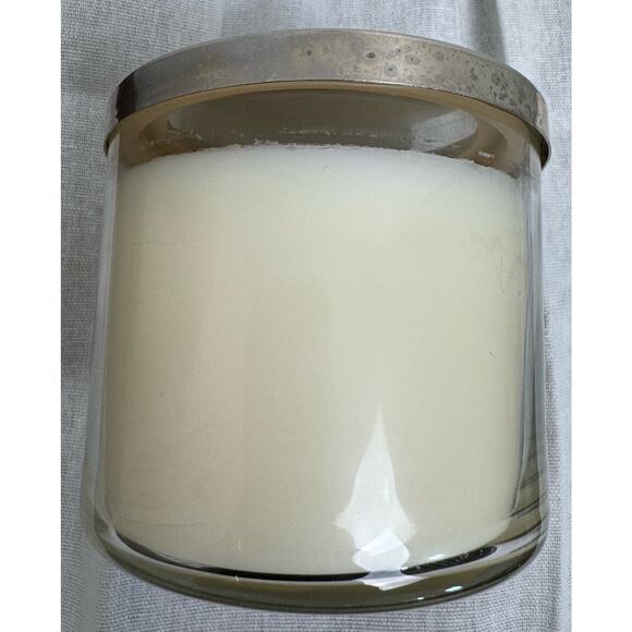 Bath & Body Works FROSTED
CRANBERRY w/ essential oils 3
Wick Jar Candle 14.5 oz - Picture 7 of 7